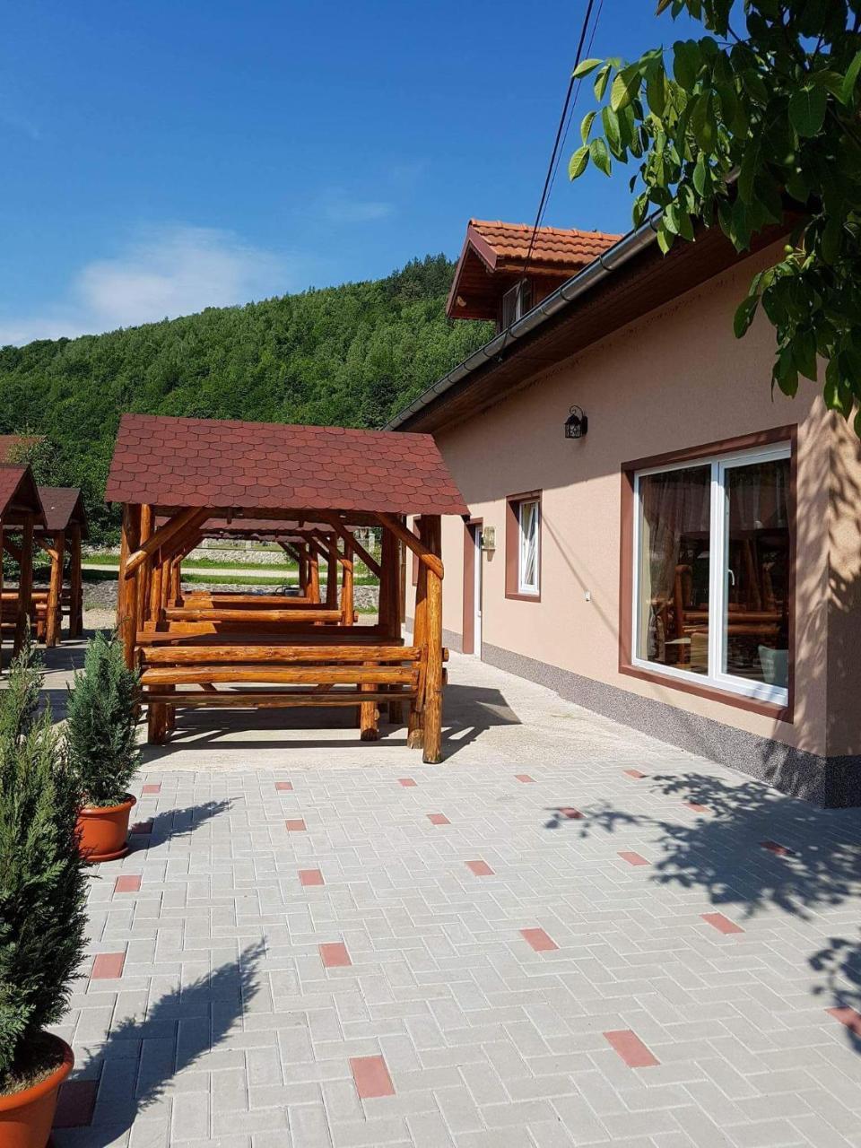Cabana Sarmis Costesti Екстериор снимка